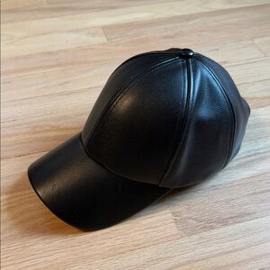 Wilfred free women's Black Leather-Look Baseball Cap